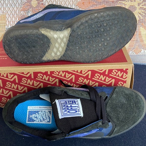 Vans WMNS Evdnt Ultimatewaf
(Deuce) Black/True Blue
VN0ASDY78B2
Sneakers - Picture 4 of 16